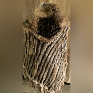 Wilson’s leather brown/tan fur and feathers pullover poncho, one size fits all